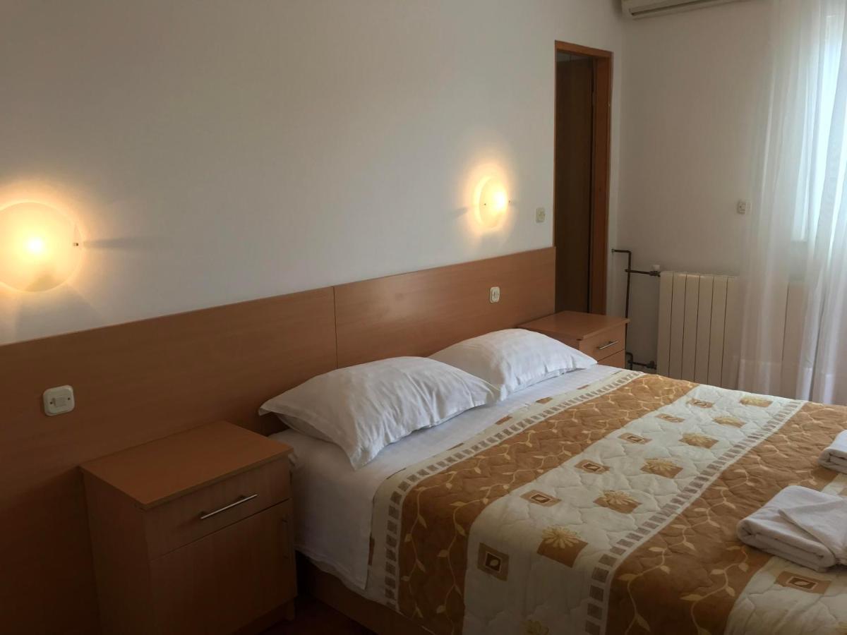 Cosy Sun-Splashed Bedroom - Pansion Hajduk Korcula Town Exterior foto